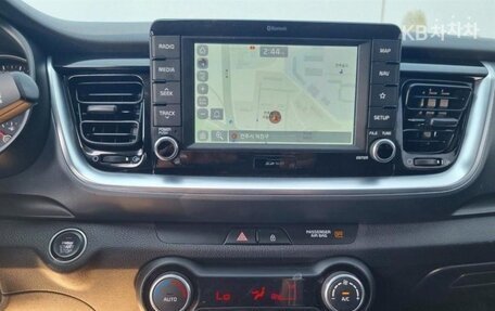 KIA Stonic, 2020 год, 1 420 000 рублей, 10 фотография