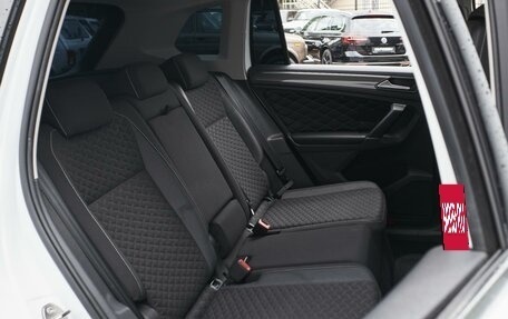 Volkswagen Tiguan II, 2018 год, 2 849 000 рублей, 8 фотография