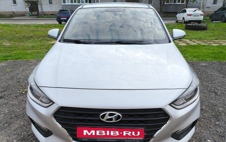 Hyundai Solaris II рестайлинг, 2017 год, 1 115 000 рублей, 1 фотография