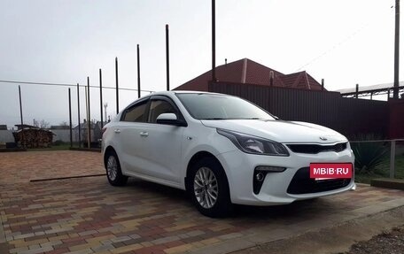 KIA Rio IV, 2018 год, 1 000 000 рублей, 5 фотография
