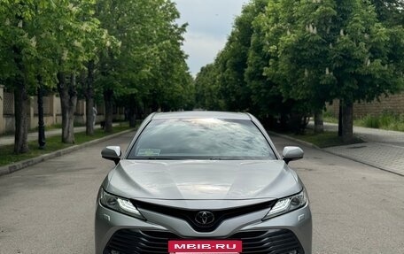 Toyota Camry, 2018 год, 2 999 999 рублей, 2 фотография