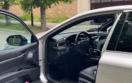 Toyota Camry, 2018 год, 2 999 999 рублей, 17 фотография