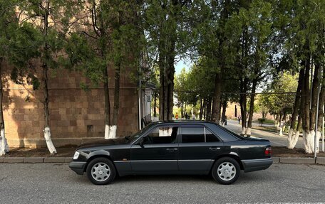 Mercedes-Benz E-Класс, 1994 год, 1 450 000 рублей, 3 фотография
