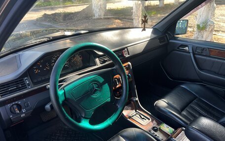 Mercedes-Benz E-Класс, 1994 год, 1 450 000 рублей, 4 фотография