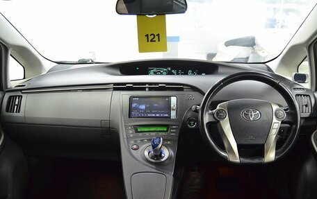 Toyota Prius, 2011 год, 920 000 рублей, 8 фотография