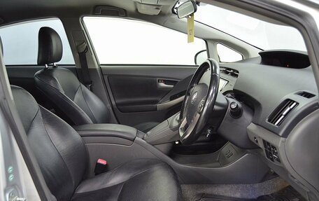Toyota Prius, 2011 год, 920 000 рублей, 17 фотография