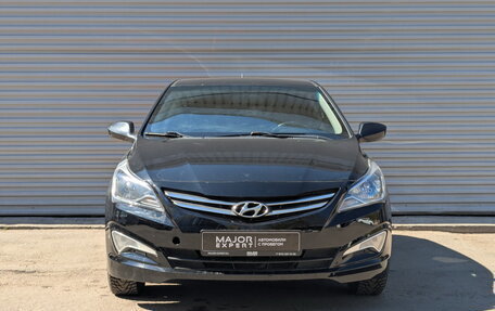 Hyundai Solaris II рестайлинг, 2015 год, 1 050 000 рублей, 2 фотография