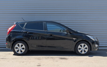 Hyundai Solaris II рестайлинг, 2015 год, 1 050 000 рублей, 4 фотография