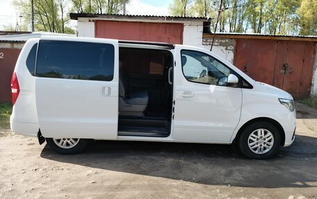 Hyundai H-1 II рестайлинг, 2019 год, 2 900 000 рублей, 10 фотография