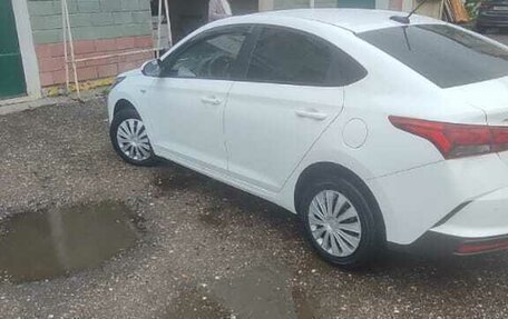 Hyundai Solaris II рестайлинг, 2021 год, 1 800 000 рублей, 4 фотография