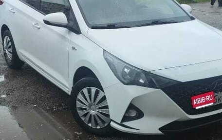 Hyundai Solaris II рестайлинг, 2021 год, 1 800 000 рублей, 5 фотография
