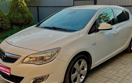 Opel Astra J, 2010 год, 750 000 рублей, 1 фотография