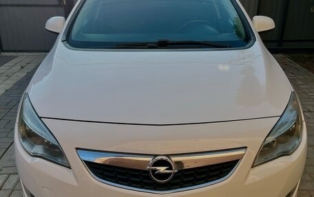 Opel Astra J, 2010 год, 750 000 рублей, 2 фотография