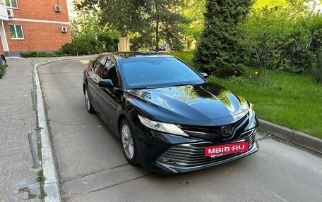 Toyota Camry, 2021 год, 3 750 000 рублей, 2 фотография