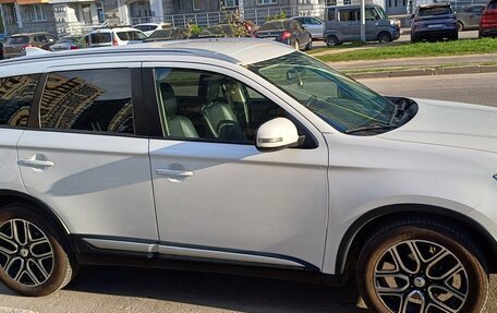 Mitsubishi Outlander III рестайлинг 3, 2017 год, 2 300 000 рублей, 4 фотография
