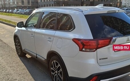 Mitsubishi Outlander III рестайлинг 3, 2017 год, 2 300 000 рублей, 13 фотография