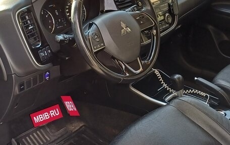 Mitsubishi Outlander III рестайлинг 3, 2017 год, 2 300 000 рублей, 9 фотография