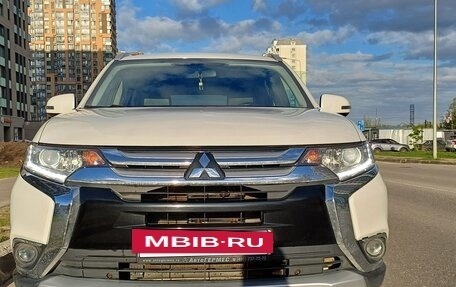 Mitsubishi Outlander III рестайлинг 3, 2017 год, 2 300 000 рублей, 7 фотография