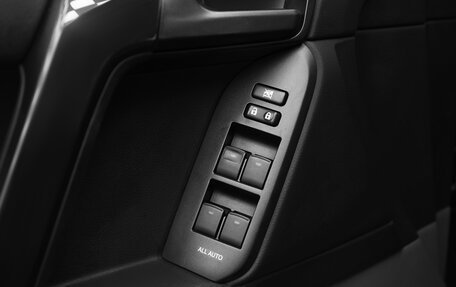 Toyota Land Cruiser Prado 150 рестайлинг 2, 2013 год, 3 082 000 рублей, 15 фотография