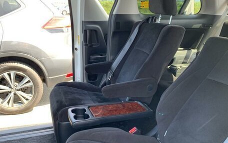 Toyota Vellfire I, 2011 год, 2 800 000 рублей, 13 фотография