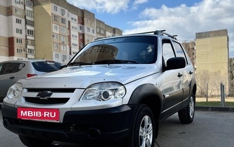 Chevrolet Niva I рестайлинг, 2012 год, 575 000 рублей, 3 фотография