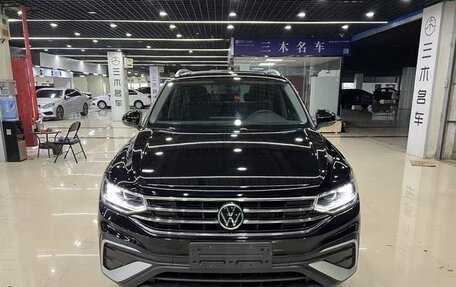 Volkswagen Tiguan II, 2022 год, 2 660 000 рублей, 1 фотография