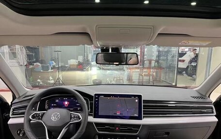 Volkswagen Tiguan II, 2022 год, 2 660 000 рублей, 5 фотография