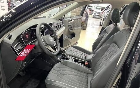 Volkswagen Tiguan II, 2022 год, 2 660 000 рублей, 7 фотография