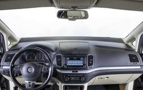 Volkswagen Sharan II, 2011 год, 1 750 000 рублей, 14 фотография