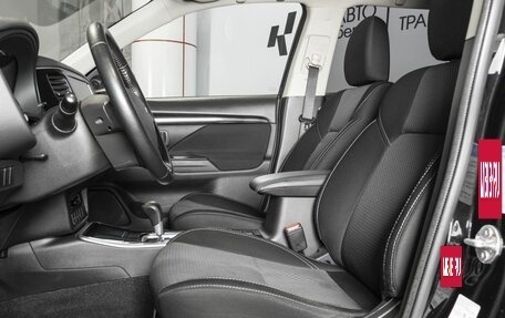 Mitsubishi Outlander III рестайлинг 3, 2019 год, 2 095 000 рублей, 16 фотография