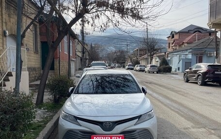 Toyota Camry, 2018 год, 2 375 000 рублей, 1 фотография
