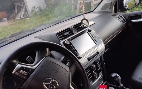 Toyota Land Cruiser Prado 150 рестайлинг 2, 2018 год, 6 450 000 рублей, 3 фотография