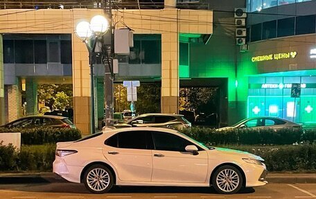 Toyota Camry, 2018 год, 2 375 000 рублей, 2 фотография