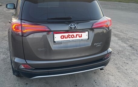 Toyota RAV4, 2017 год, 2 050 000 рублей, 2 фотография