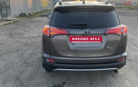 Toyota RAV4, 2017 год, 2 050 000 рублей, 4 фотография