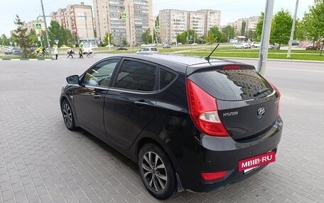 Hyundai Solaris II рестайлинг, 2013 год, 1 040 000 рублей, 3 фотография
