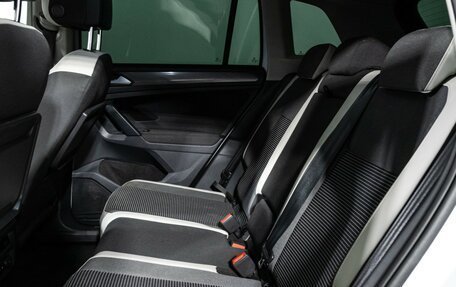 Volkswagen Tiguan II, 2019 год, 2 369 000 рублей, 10 фотография