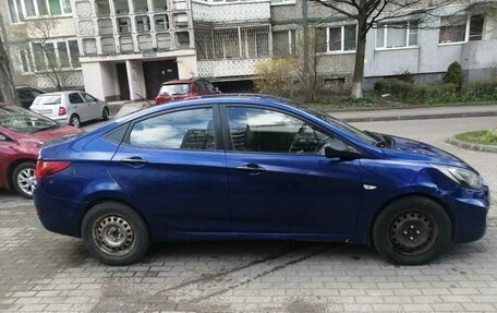 Hyundai Solaris II рестайлинг, 2012 год, 3 фотография