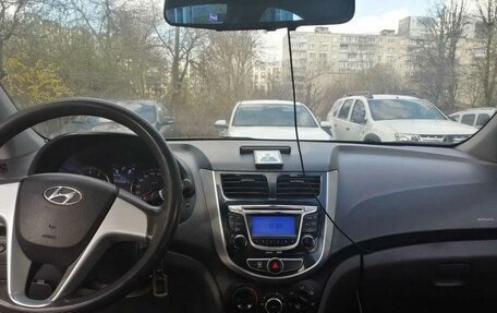 Hyundai Solaris II рестайлинг, 2012 год, 9 фотография