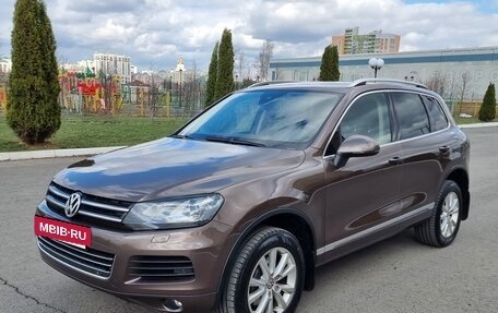 Volkswagen Touareg III, 2013 год, 1 985 000 рублей, 2 фотография