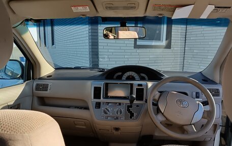 Toyota Raum II, 2006 год, 530 000 рублей, 4 фотография