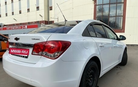Chevrolet Cruze II, 2010 год, 689 000 рублей, 3 фотография