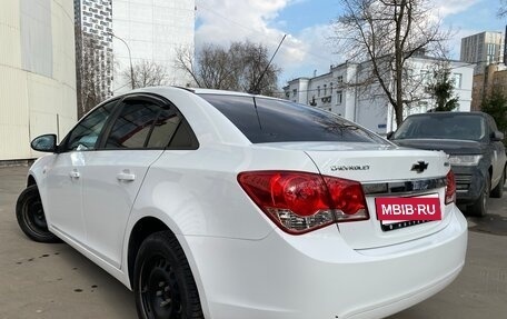 Chevrolet Cruze II, 2010 год, 689 000 рублей, 4 фотография