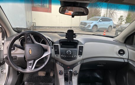 Chevrolet Cruze II, 2010 год, 689 000 рублей, 10 фотография