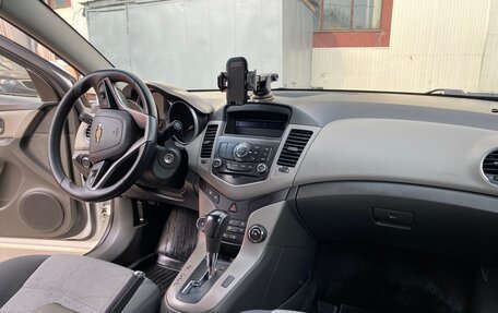 Chevrolet Cruze II, 2010 год, 689 000 рублей, 15 фотография
