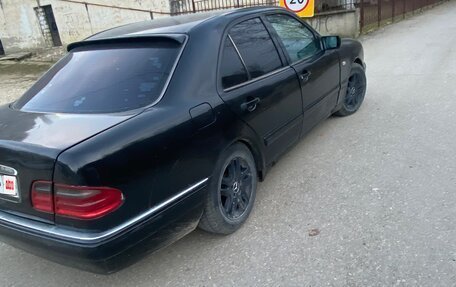 Mercedes-Benz E-Класс, 1996 год, 350 000 рублей, 4 фотография