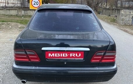 Mercedes-Benz E-Класс, 1996 год, 350 000 рублей, 5 фотография