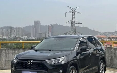 Toyota RAV4, 2021 год, 2 340 000 рублей, 3 фотография