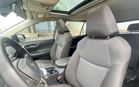 Toyota RAV4, 2021 год, 2 340 000 рублей, 13 фотография