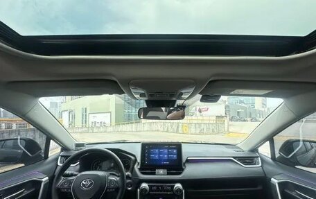 Toyota RAV4, 2021 год, 2 340 000 рублей, 11 фотография